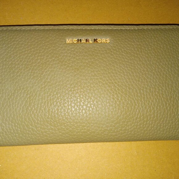 Michael Kors Large Bryant Leather Wallet - Picture 4 of 6